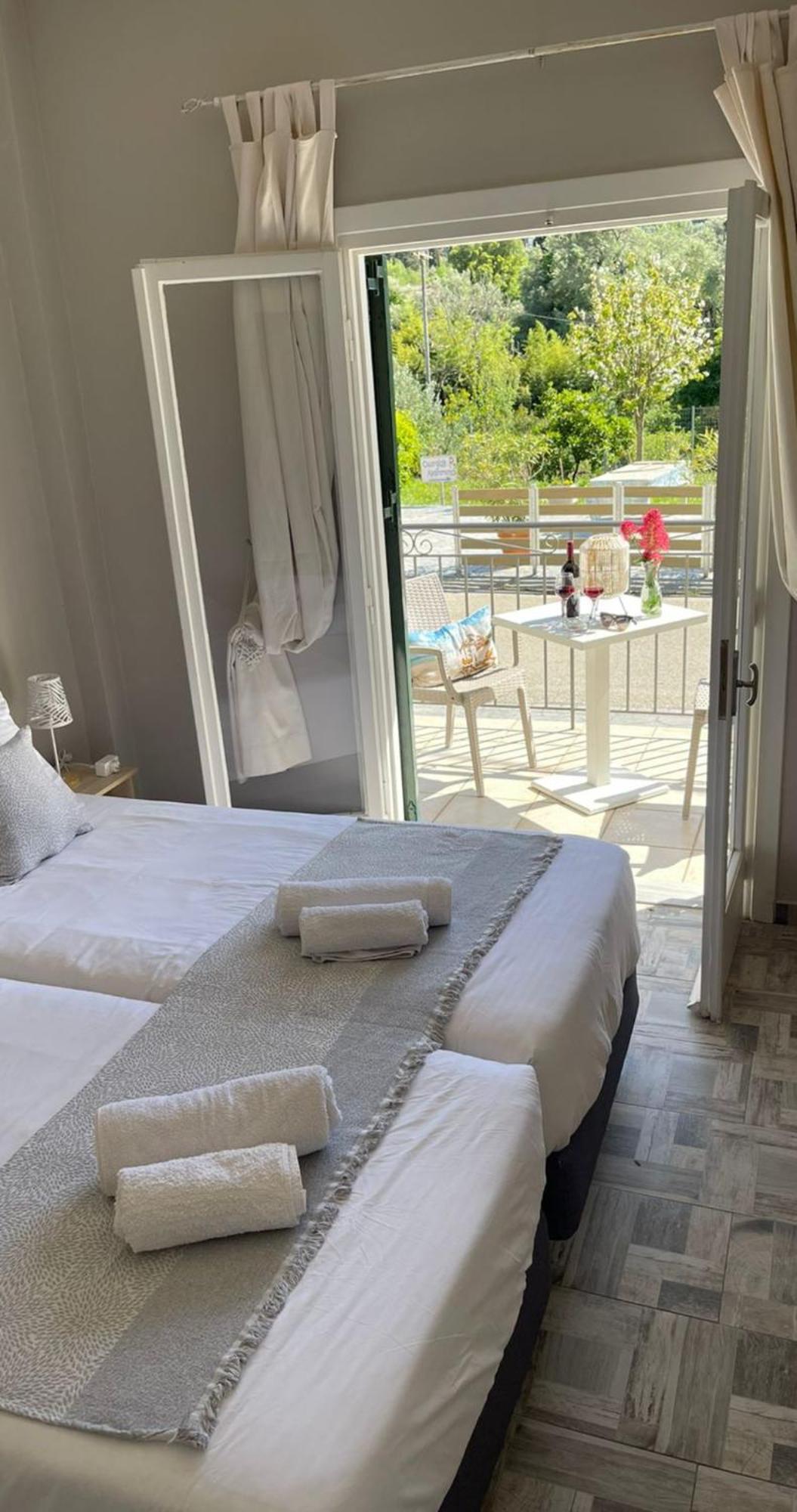 Georgia'S Apartments, Ipsos Corfu Extérieur photo